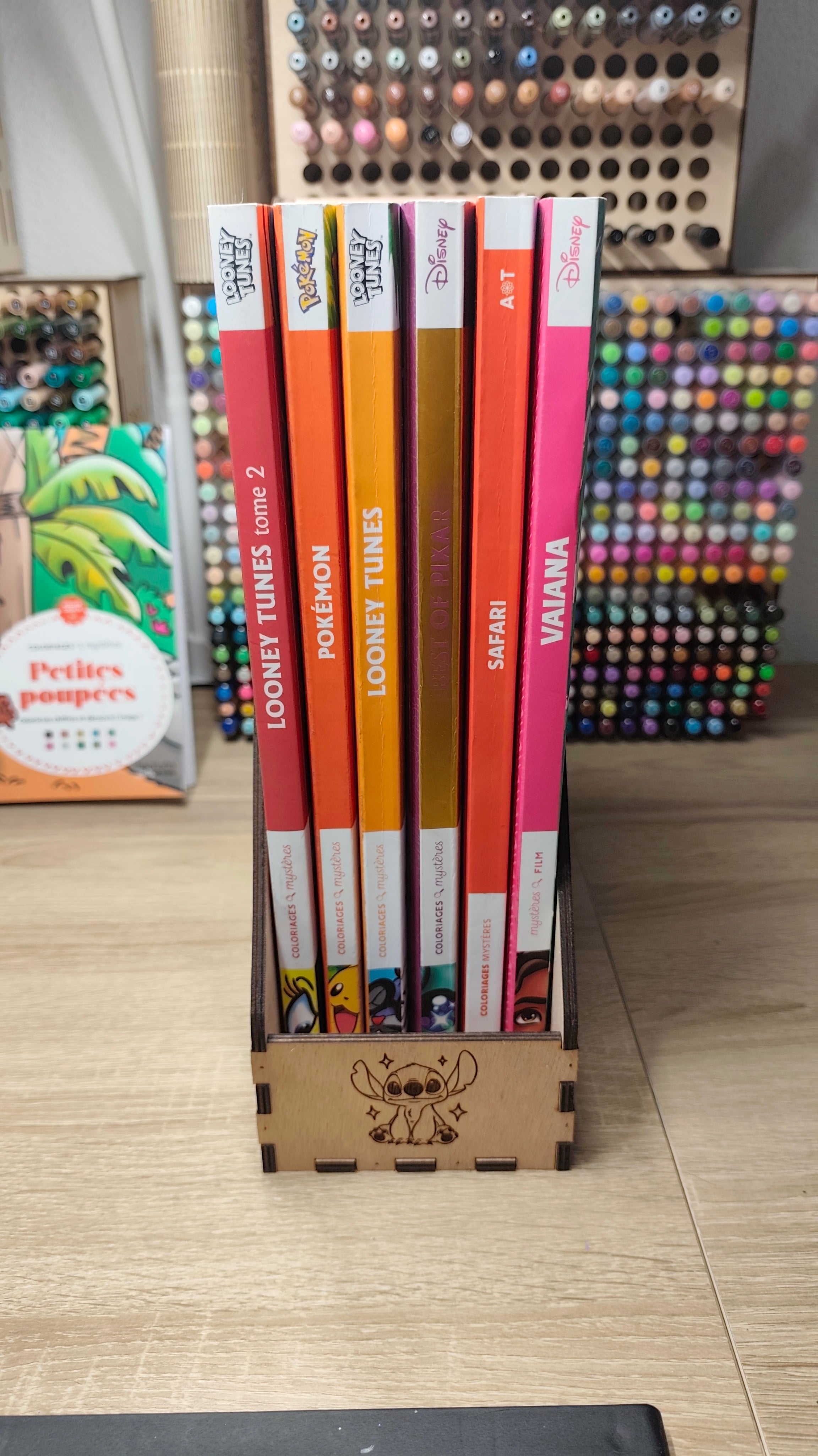 Support de livre de coloriages